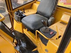 Bulldozer CAT D4G Usado, Modelo 2023, Motor de 90HP, Capacidad de Aplicación de Aserrín de 8.6m, Componentes Hidráulicos Certificados, 15000KG - Product Image 5