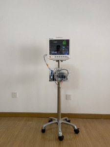 Support de chariot pour moniteur patient, équipement de thérapie et <span class=keywords><strong>d</strong></span>'<span class=keywords><strong>examen</strong></span> électrique multiparamétrique, <span class=keywords><strong>prix</strong></span> de gros pour fournitures médicales - Product Image 3