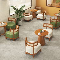 Ensemble de table et chaises sans accoudoirs en bois massif et cuir XZY Leisure Restaurant Furniture - Durable et écologique pour usage commercial