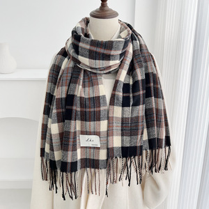 Bufanda a cuadros con logo personalizado, diseño clásico tartán, gruesa y cálida, con flecos, chal largo de invierno, bufanda, venta al por mayor de fábrica - Product Image 5