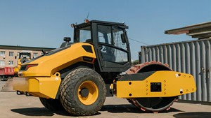 Rouleau compresseur à tambour unique 6614E, force de compression de 300 kN, haute efficacité, capacité de franchissement de 50 %, rouleau compresseur <span class=keywords><strong>tout</strong></span>-<span class=keywords><strong>terrain</strong></span> - Product Image 4