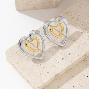 Mode Simple À La Mode En Gros Personnalisé 18K PVD Plaqué Or Étanche En Acier Inoxydable Bicolore En Forme De Coeur Boucles D'oreilles Coeur - Product Image 5