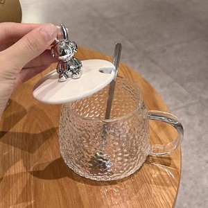 Taza de cristal transparente al por mayor con diseño de oso, taza de cristal con textura de martillo, taza de té para oficina y hogar con tapa de oso y cuchara - Product Image 6