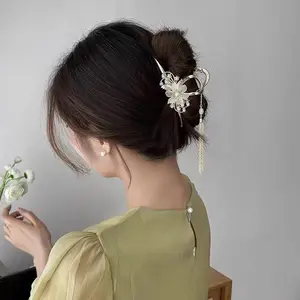 Retro çiçek kelebek püskül yengeç saç tokası Metal saç pençe inci köpekbalığı klip kadınlar çin Hanfu tarzı saç aksesuarları