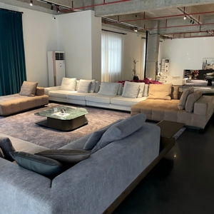 Canapé modulaire trois places en cuir véritable, style minimaliste italien moderne, éco-responsable, pour salon de villa - Product Image 1