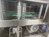 Machine à laver les plateaux et caisses alimentaires de luxe en acier inoxydable avec pompe à moteur et contrôle automatique, dotée de la stérilisation
