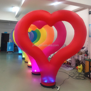Coeur lumineux géant coloré arc-en-ciel pour décoration de soirée - Product Image 1