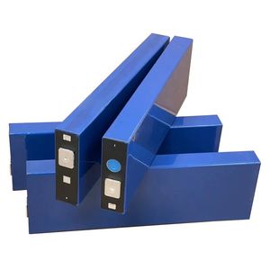 叶片<span class=keywords><strong>3.2v</strong></span> 154ah磷酸铁锂棱柱形电池可充电LFP锂离子<span class=keywords><strong>3.2v</strong></span> lifepo4电池 - Product Image 1