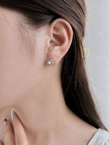 Dylam Stylish Tiny Women 925 Sterling Silver Rhodium 18K Gold Plated Flower Shape <b>Black</b> Agate <b>Stud</b> <b>Earrings</b> - Product Image 4