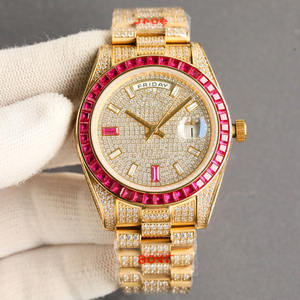 La version luxueuse est bientôt disponible : un savoir-faire inédit combiné à une touche de style unique. Montre mécanique pour homme - Product Image 2