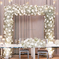Idées de mariage pakistanais : Porte florale de 2,4 m de haut, arrangement floral blanc et jaune pour la décoration de la scène de mariage Mehndi