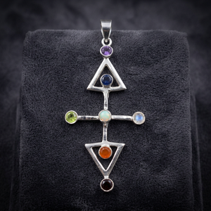 Colgante de Cruz con Piedras Preciosas y Diseño Triangular Grabado, Joyería con Piedras Multicolores - Product Image 3