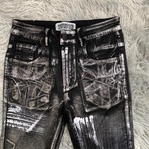 DENIMGUYS colori personalizzati in argento sventato Graffiti da uomo Vintage Y2k pantaloni in Denim stile Punk Hip Pop <span class=keywords><strong>Jeans</strong></span> svasati da uomo - Product Image 3