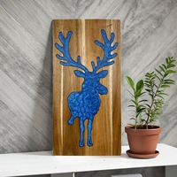Houten snijplank van acacia met hars, rendier kerstdecoratie, voor kaasplank, westers eten, steak, fruit
