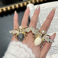 Nouveau bracelet en métal à l'allure élégante, style luxueux et haut de gamme, accessoire au design unique