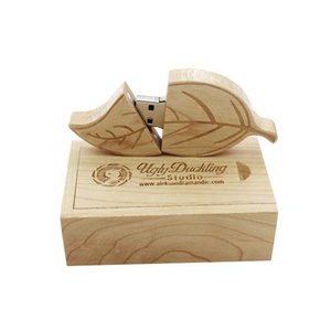 Memoria usb con forma de hoja de arce de bambú <span class=keywords><strong>para</strong></span> regalo de <span class=keywords><strong>boda</strong></span>, memoria usb de madera con diseño y caja de madera, <span class=keywords><strong>2022</strong></span> - Product Image 1