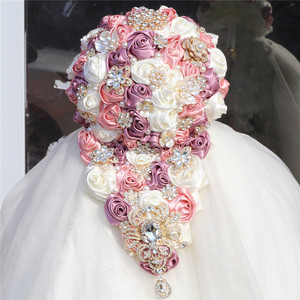Fiori nuziali porta sposa cascata crema nastro rosa con cristallo Bouquet da sposa - Product Image 3