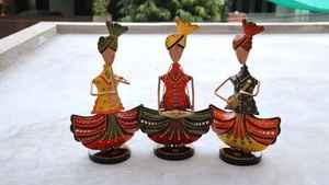 Ensemble de 3 figurines décoratives en fer forgé, représentant des danseurs folkloriques traditionnels du Rajasthan, pour la maison et le bureau - Product Image 3