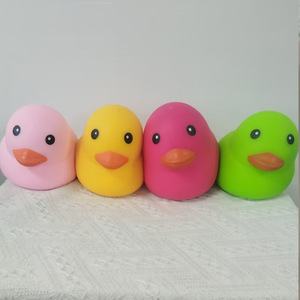 Jouet anti-stress en forme de fruit de canard extensible, énorme, de taille jumbo, jouet sensoriel amusant pour enfants - Product Image 1