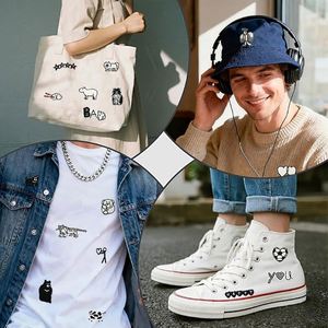 Patchs thermocollants miniatures simples en noir et blanc avec des motifs d'animaux tigre, chien, ours pour vêtements, accessoires décoratifs - Product Image 3