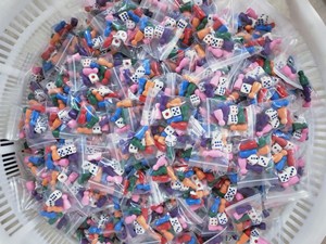 Personalizada 25x12x12MM Mini Kids Play Toys Juegos de Ajedrez Peones de Madera Coloridos con 2 Mini Dados para hasta Juegos de <span class=keywords><strong>Apuesta</strong></span> - Product Image 6