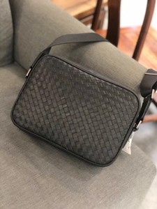 Bolso de Hombro de Piel de Becerro Suave como la Mantequilla. Bolso de Cuero Minimalista para Uso Diario, para Tablet de 10 Pulgadas Logotipo Personalizado B2B de Fábrica - Product Image 2