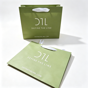 Sac shopping en papier vert couché imprimé sur mesure avec poignée en satin blanc, logo imprimé, sac cadeau en papier pour emballage de vêtements en vente au détail - Product Image 3