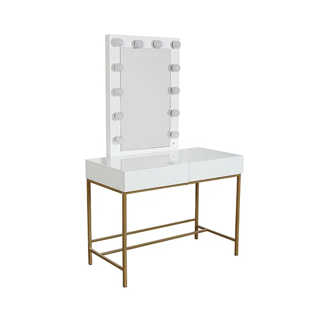 ミラーとライトゴールドの金属製の脚が付いたハイエンドの化粧台はテーブルを構成します