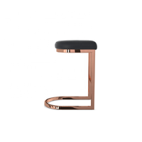 Tabouret de bar sans dossier en velours vert foncé avec structure en fer doré rose pour îlot de cuisine ou bar à domicile