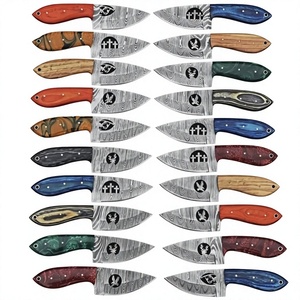 Couteau de survie et de chasse personnalisable à lame fixe en acier Damas forgé, manche en bois Pakka bleu, pour le camping - Garantie 3 ans - Product Image 1