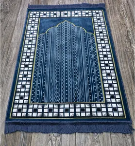 Comfort islamic prayer rug embossed 100% polyester flannel child free muslim foldable thick prayer rug