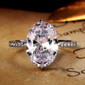 Anello da Donna F765 con Cristalli, Argento 925, Montatura Ovale a Griffe, Fascia di Fidanzamento con Incastonatura a Pavé, Gioiello a Goccia d'Acqua - Product Image 2