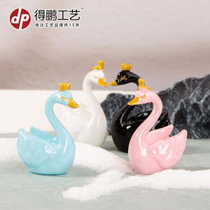 Decoraciones en miniatura de resina Dp Swan para el hogar, decoración de pasteles de escritorio, 4 colores, forma artística de animal, azul, rosa, negro, blanco - Product Image 1