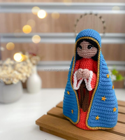 Poupée chrétienne amigurumi faite à la main avec un châle bleu et un halo, poupées religieuses créatives au crochet, décoration de Noël