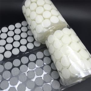 Gancho autoadhesivo reutilizable ecológico y lazo Punto redondo Cinta transparente Fuerza Doble cara para accesorios - Product Image 2