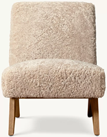 Fauteuil lounge sans accoudoirs en chêne massif, style simplicité moderne, avec cadre artisanal, rembourrage sur mesure, dossier incliné et pieds coniques en V inversé