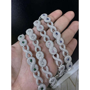 Pulsera de Eslabones Cubanos de Plata de Ley 925 Hecha a Mano con Incrustaciones de Piedras de Moissanita Creadas en Laboratorio que Ofrecen un Brillo Deslumbrante - Product Image 4