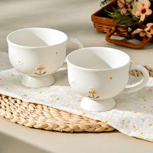 Mug à café en céramique à fleurs en relief de 450 ml, tasse élégante en porcelaine pour le thé - Product Image 5