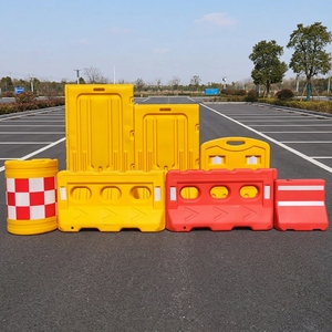 Nuovo Materiale Barriera Mobile Antiurto a Tre Fori <span class=keywords><strong>per</strong></span> Iniezione d'Acqua 1 M-1.5 M, Palo di Isolamento <span class=keywords><strong>per</strong></span> Guardrail Municipale - Product Image 1