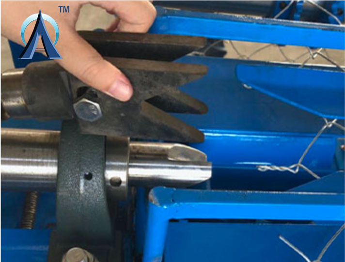 fully automatic double wire mesh chain link fence weaving net making machine factory best price in India