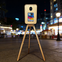 Photomaton vintage en bois avec écran tactile, idéal pour les mariages, les fêtes et les événements professionnels |   Photomaton pour iPad
