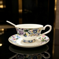 Ensemble de vaisselle en porcelaine personnalisée en gros, service de table de luxe en porcelaine fine, assiettes en céramique de luxe à bord doré, vente en gros directe usine