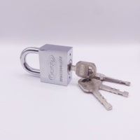 Cerradura Cuadrada de Hierro Niquelado KICO de 30 mm con Llaves de Espiga, Modelo de Grosor