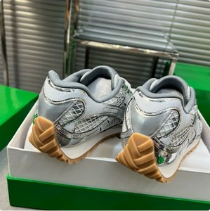 Zapatos deportivos unisex de alta calidad con cordones, diseño dorado, estilo deportivo de lujo para caminar. - Product Image 2