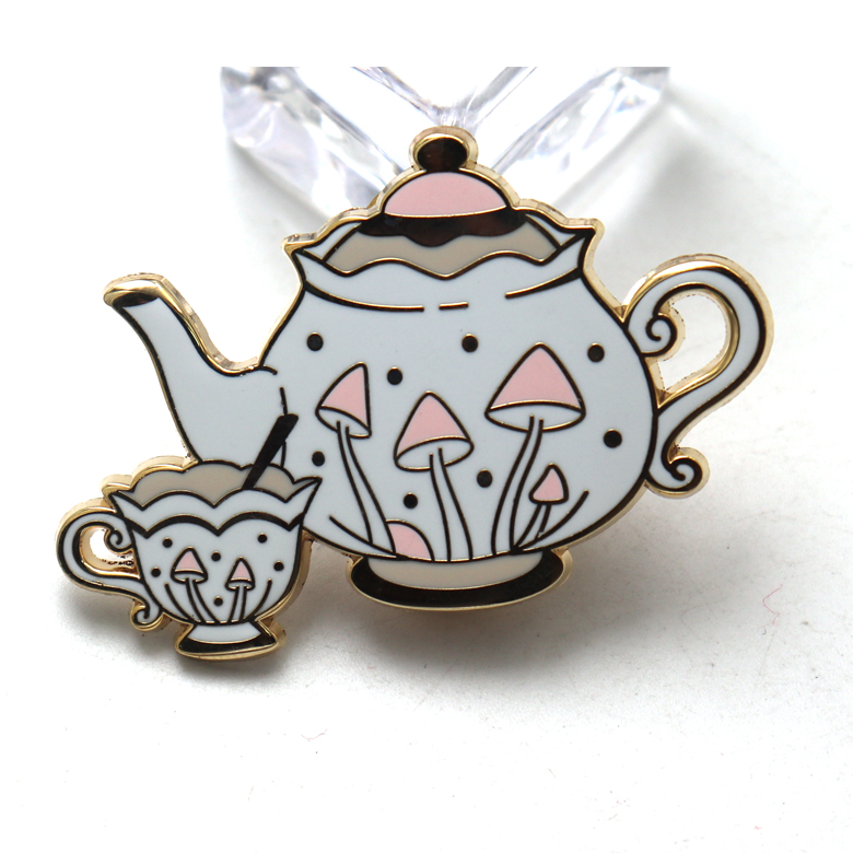 Tiktok горячая Распродажа, индивидуальная металлическая светящаяся заколка для лацканов, жесткая эмалированная заколка с принтом, Amazon