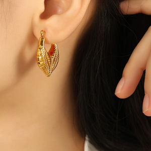 ต่างหูห่วงลายใบไม้ ชุบทอง โลหะผสมสังกะสี เครื่องประดับแฟชั่นสำหรับผู้หญิง - Product Image 4