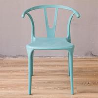 Chaise de jardin d'extérieur moderne en couleurs fantaisie, plastique empilable noir robuste pour école, cuisine, villa, à prix économique