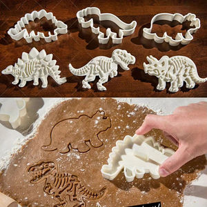 Juego de moldes para galletas de dinosaurios jurásicos, 3 juegos de moldes para cortar galletas con forma de espada, dragón, tiranosaurio rex y triceratops. - Product Image 4