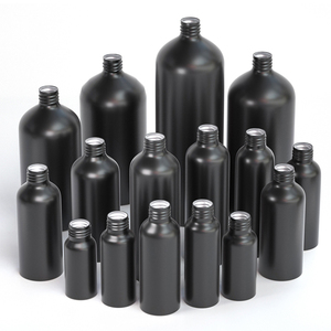 Prix de gros 100ml 250ml 500ml Flacon pulvérisateur rond <span class=keywords><strong>noir</strong></span> mat en aluminium pour shampooing Flacon pompe mat - Product Image 1