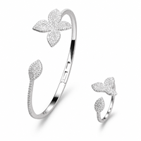 Set Perhiasan Wanita: Gelang dan Cincin Motif Bunga, Gelang Manset Terbuka dengan Cincin Senada, Hadiah Perhiasan Fashion untuk Acara Spesial